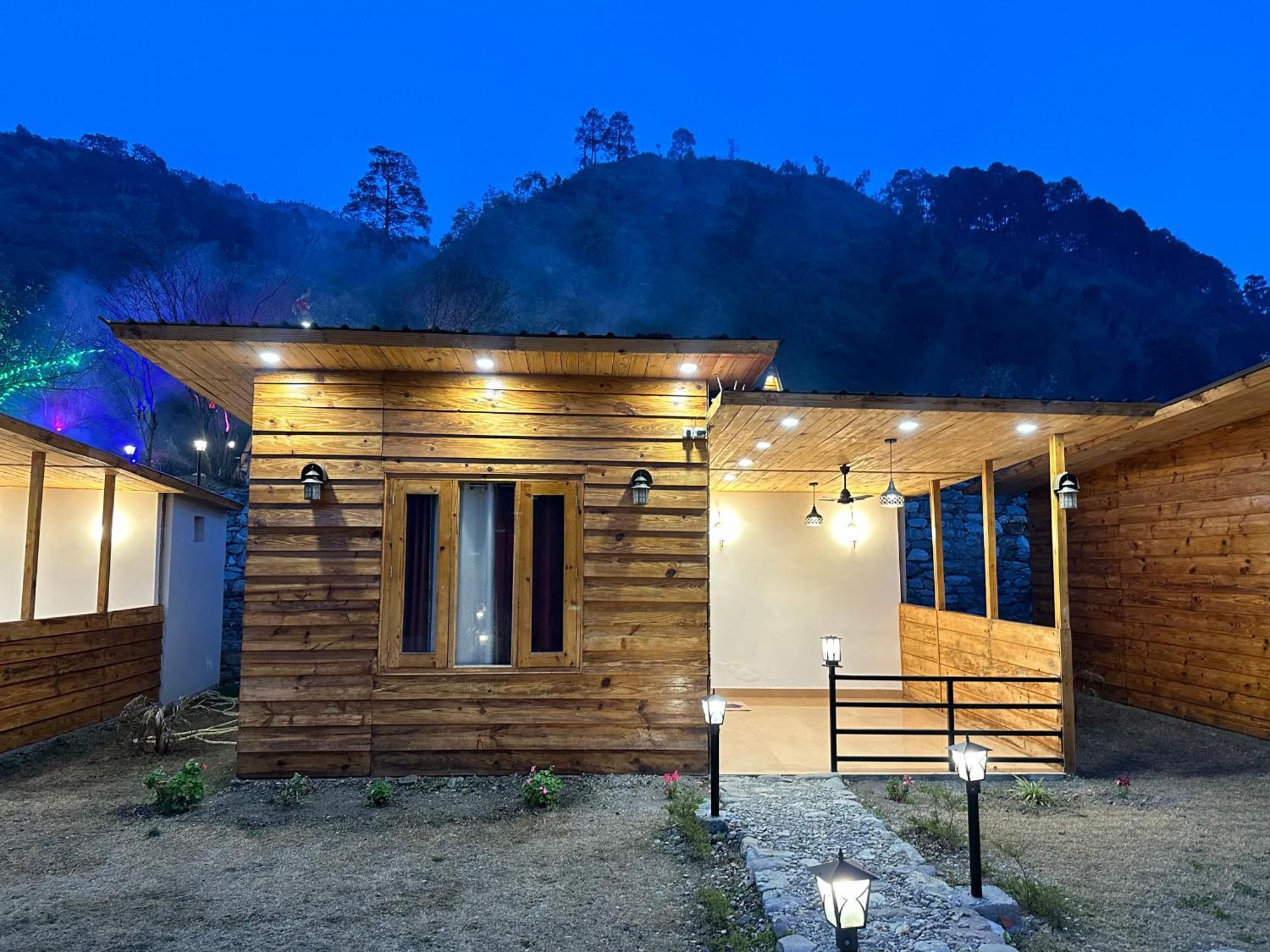Cabana Riverside Resort - Kainchi Dham Nainital Zewnętrze zdjęcie