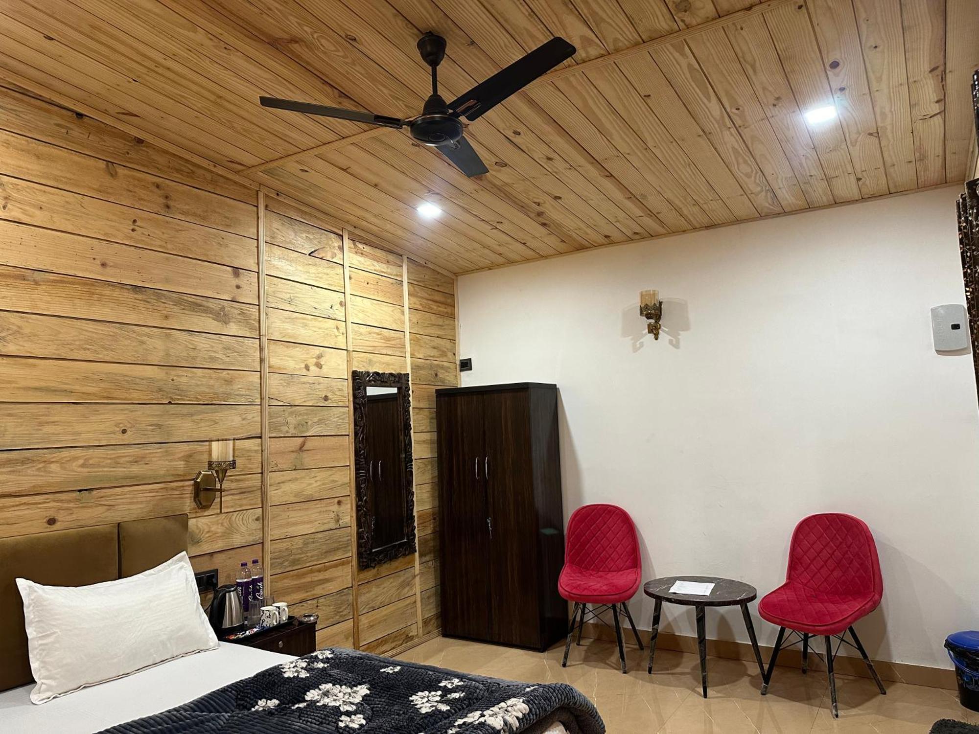 Cabana Riverside Resort - Kainchi Dham Nainital Zewnętrze zdjęcie