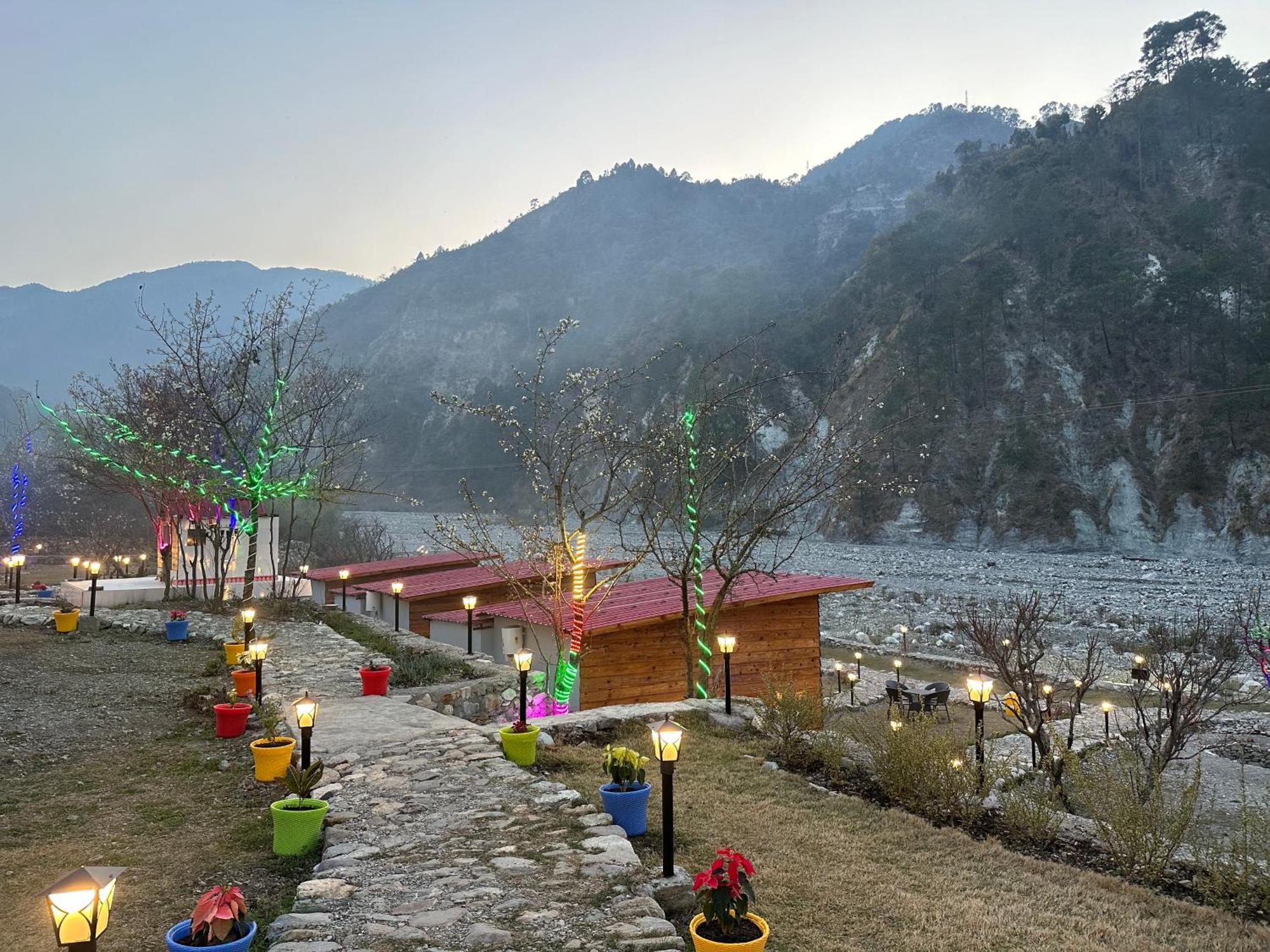 Cabana Riverside Resort - Kainchi Dham Nainital Zewnętrze zdjęcie