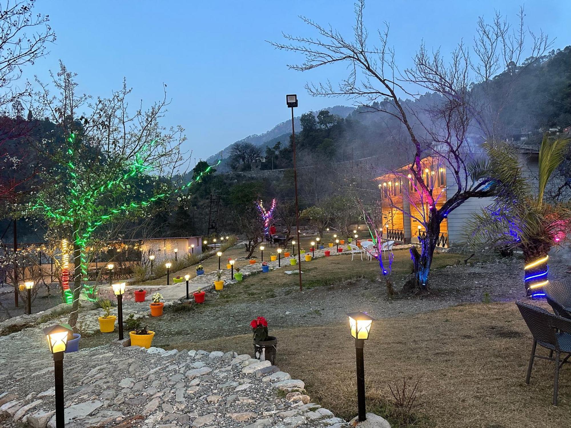 Cabana Riverside Resort - Kainchi Dham Nainital Zewnętrze zdjęcie