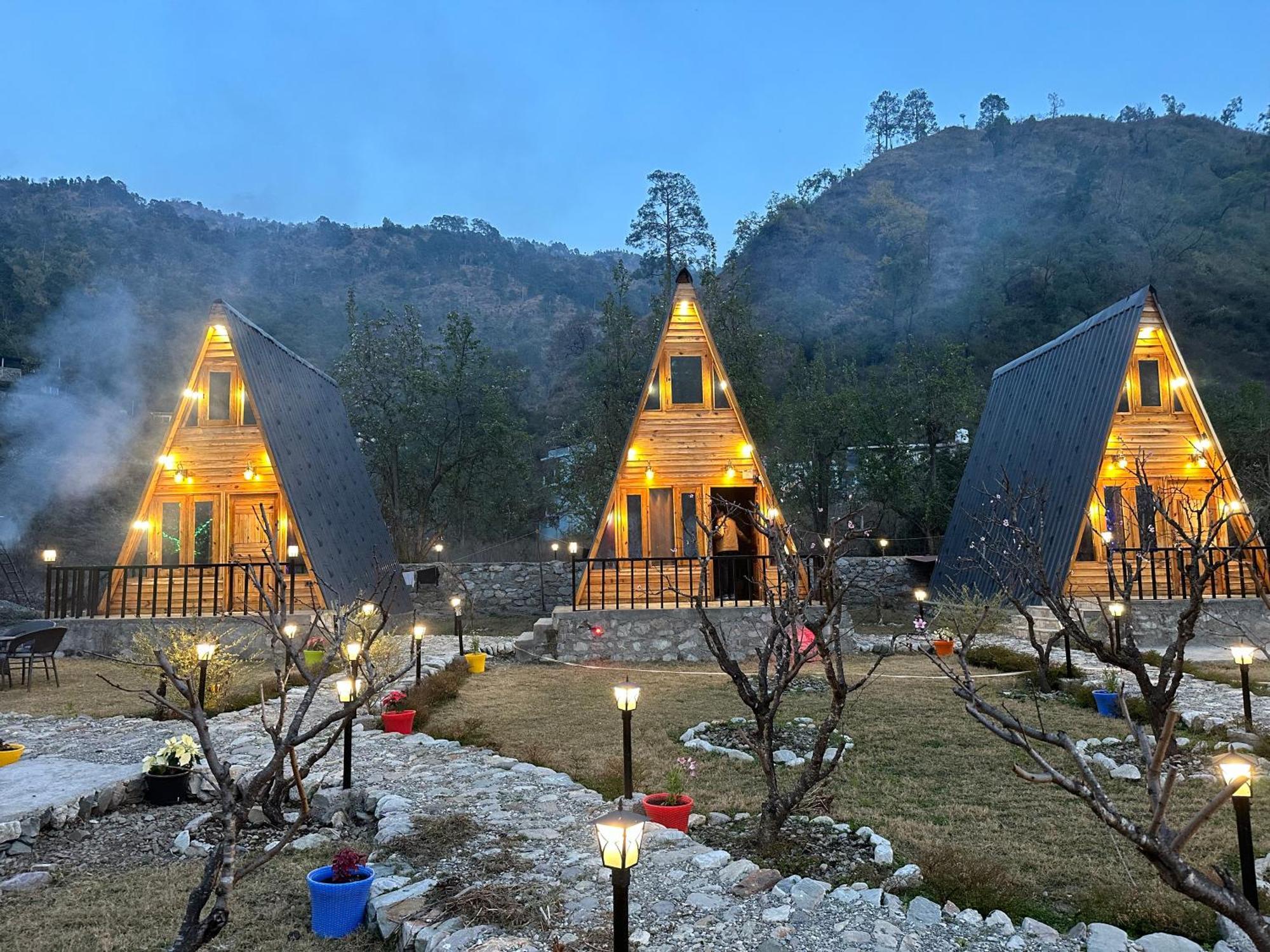 Cabana Riverside Resort - Kainchi Dham Nainital Zewnętrze zdjęcie
